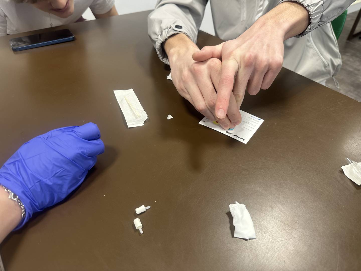 Blutgruppenanalyse im NAWI-Unterricht der 3. Klassen