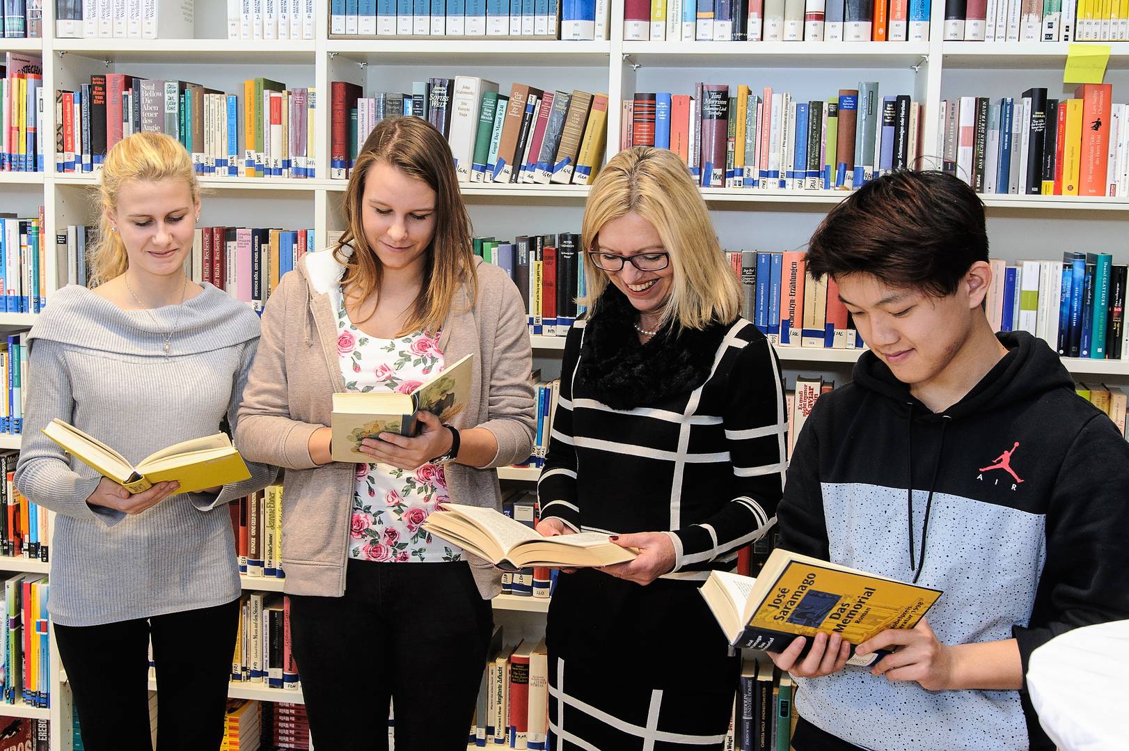 Feierliche Neueröffnung der Schulbibliothek