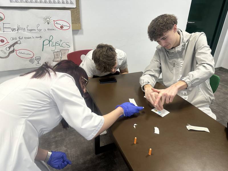 Blutgruppenanalyse im NAWI-Unterricht der 3. Klassen